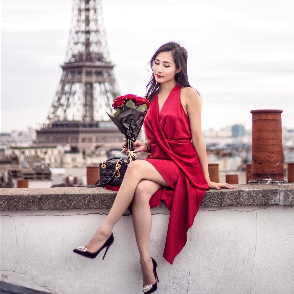 Red sleeveless dress
